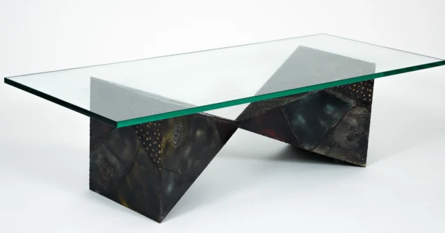 Paul Evans Studio for Directional, model PE-13 cocktail table, 1967 🌟

Welded and polychrome enameled steel base comprised of two pyramids with brutalist abstract motifs throughout. With glass top: 15.75 x 60 x 24 inches. 

Available to bid on in our 12/7 Live Auction including…Fine Art, Modern Design, Jewelry, Antiques, Glass, Prints & more. 

Catalog coming 🔜 Pre-register today on our website. 

#paulevans #paulevansstudio #design #mcm #midcenturymodern #consignment #auction #artauction #modernart #jewelry #antiques #glass #prints #givethegiftofart #pittsburghauction #preregistertoday